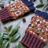 森の便り〜編み込み模様の指先フリー手袋（落ち葉ボタン付き）