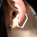 ルビーが入った棺桶のイヤーカフ、シルバー925