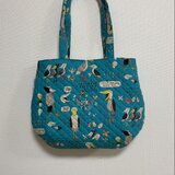 大きめ肩掛けラウンドトートバッグ　ふんわりキルトのハシビロコウ　ターコイズ