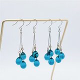 手づくりガラスの【雨だれピアス】ピーコックグリーン　★金具変更OK　ドロップ　雫　しずく ★送料無料