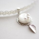 【受注製作】レジンアート　ラウンドモチーフとタティングレースとサテンリボンのチョーカー〈白い庭〉