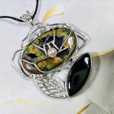 リョーライトの椿ペンダント