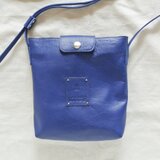 うさぎスカル、ロイヤルブルーのポシェット。