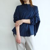 ダブルフェーススタンドカラーブラウス＜ネイビーブルー＞