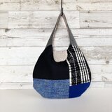 ウールのたまご型バッグ　ワンハンド ル　黒とブルー