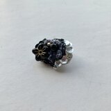 ちいさなブローチ集　"seihituna inori" 静謐な祈り