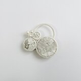 en ー縁ー ／ブローチ／手刺繍／M＋淡水ﾊﾟｰﾙ／ﾎﾜｲﾄb006A