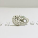 痛くなりにくいイヤークリップ　en ー縁ー／M plus／e060ホワイトセージグリーン