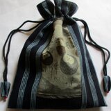 ８６２１　縞柄の着物で作った巾着袋