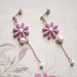 レジンアート　お花とコットンパールのピアス〈愛を乞う〉