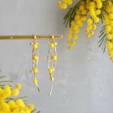【春限定】ミモザの揺れるピアス　シトリン サージカルステンレス　大人上品 春ピアス