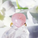 大粒ぷっくり★ハートローズクォーツ・サージカルステンレスのフリーサイズリング　～アフロディーテ