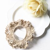 【送料無料】レーシーなコットンシュシュ　ベージュ無地　ブレスレット　アームウォーマー　デイリー　通勤通学　