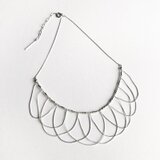 シルバーのレイヤードチェーンネックレス