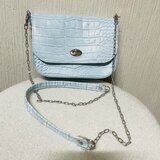 水色のクロコ型押し山羊革蓋つきショルダーバック
