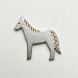 馬のブローチ (葉っぱ/シルバー)
