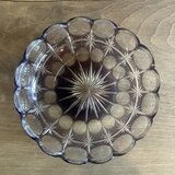紫色のガラス皿
