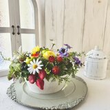 春の花とフルーツのガーデンアレンジ