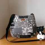 パッチワーク柄綿麻生地のおにぎり型ショルダーバッグ