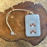 両面パスケース 2枚用 （ライトグレーの革に茶トラ猫の刺繡）03005-29