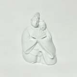 白磁の、寄り添う雛人形