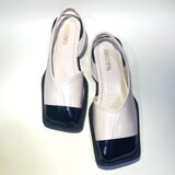 スクエアトゥが個性的♫ モードなバイカラー合皮サンダル (オフホワイトxエナメルブラック) 23.0cm〜24.5cm