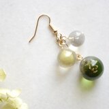 レジンアート　粒々のピアス〈鶯の谷〉