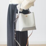 新作 牛革軽量3WAYバケットバッグ【ミルキーホワイトｘグレー】仕切り兼ポーチ付・取り外し可｜長財布OK｜数量限定コラボ