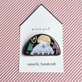 ブローチ piano girl　ステンドグラスブローチ