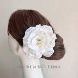 ライトストーンのついたホワイトローズの髪飾り　Uピン　フラメンコ　バレエ　花径14cm　薔薇　白い薔薇　白　髪飾り　エトワール
