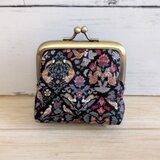 大人っぽい色合いの華やかな動物がま口手のひらサイズ