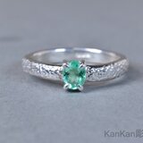 エメラルドのリング