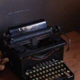 №121　古いタイプライター　L C Smith　古道具　アンティーク　インテリア　55454