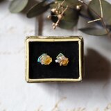 原石オパールとイエローサファイアのピアス