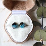 原石アパタイトとブラックトルマリンのピアス