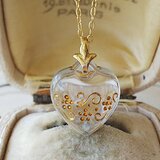 ヴィンテージ　透明Glass・風と花のHeart　ネックレス