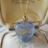 ヴィンテージ　淡いBlue・風と花のHeart　ネックレス