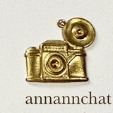 【アメリカ製　真鍮　カメラ　ピンブローチ】オーストリア製　swarovski 付き