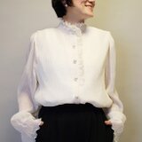 【新作2026】大人かわいい❤︎普段着〜式にもフリルつきパフギャザースリーブブラウス/ベージュ26007BGF