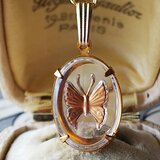 ヴィンテージ　BrassGoldの美しい蝶のインタリオ　ネックレス ￥