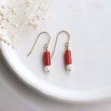 天然石コーラル ピアス／イヤリング｜淡水パール｜14Kgf｜小ぶり｜大人の赤 — Coral & Pearl —