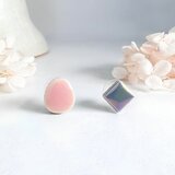 T271｜美濃焼タイル ピアス／イヤリング さくらピンク×パールグレー｜裏面レザー加工