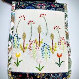 花柄の刺繍　スマホケース　90
