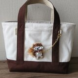 『絶対に歩かないよ！』拒否柴ちゃんのビーズブローチ付きミニトートバッグ