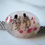 天然石ローズクォーツと鳥獣戯画の烏帽子猫・カエル、コスモスの帯留め（金沢箔24K入り）ブローチ