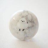 天然石ハウライトとシマエナガの帯留め　ブローチ 着物　振袖　和装アクセサリー　雪だるま　雪の結晶　冬　成人式