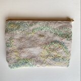 バラ属なのかクコなのか / 刺繍のポーチ　no 242