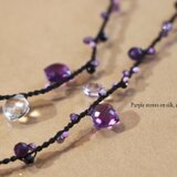紫色のネックレス（アメジスト・フォスフォシデライト）