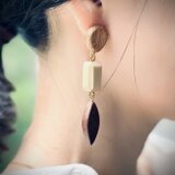 3種の天然木 揺れる3連ピアス｜ケヤキ×カバ×ウォールナット｜チタン｜Velvet tree sun