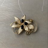 Vintage 80s-90s retro botanical flower enamel black stone brooch